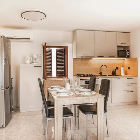 Apartment Klimno شقة